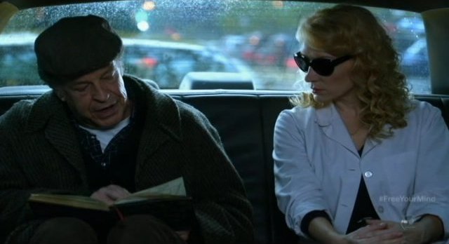 Fringe S5x09 - Examining the notebook in the taxi with Dr Warren