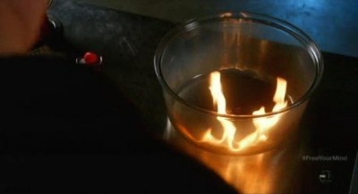 Fringe S5x09 - The Pyrex container holds only fire with no notebook