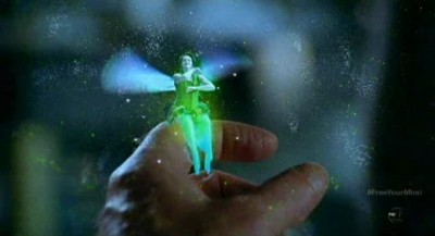 Fringe S5x09 - Tinkerbell the Pixie lands on Walters finger