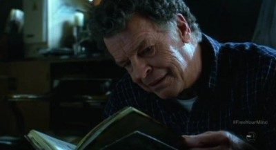 Fringe S5x09 - Walter discovers a notebook journal