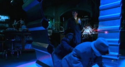 Fringe S5x09 - Walter sees the Pixie enter a wormhole portal with Nina and himself