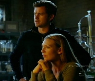 Fringe S5x10 - Peter and Olivia working close together