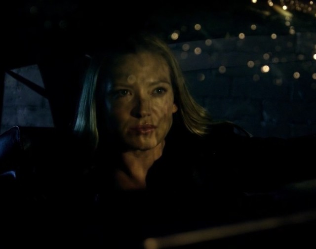 Fringe S5x08 - Olivia in the car