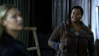  Fringe S5x08 - Simone offers her a glalss of water