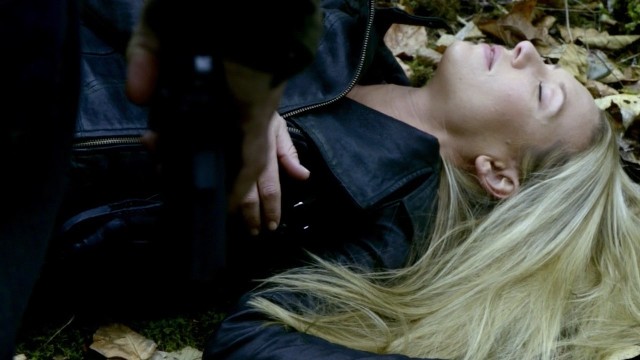 Fringe S5x08 - Olivia is knocked down