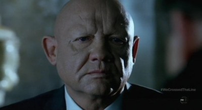 Fringe S5x13 - December reluctantly agrees to help September