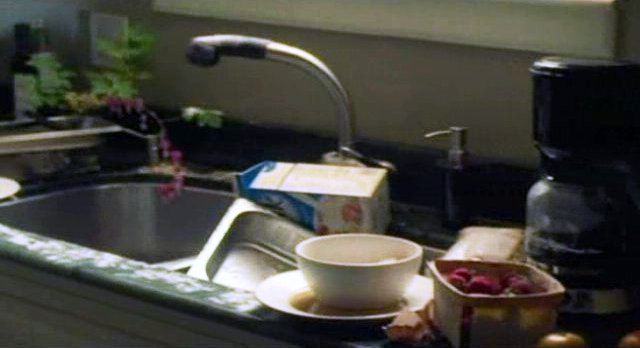 Haven S2x08 - Dishes in the sink