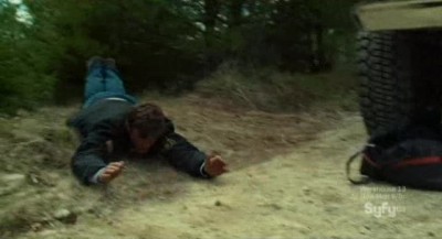 Haven S3x01 - Nathan dragged by his feet by an unkwown force