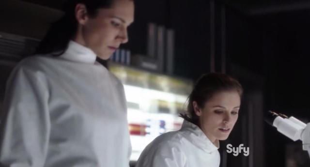 Helix S1x03Julia and Sarah in the lab