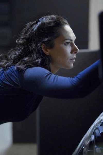 Helix S1x13 - Jules seeks answers for an escape from Ilaria's arctic base