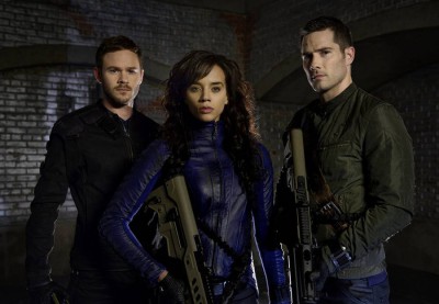 Killjoys S1x01 Main cast Aaron Ashmore, Hannah John -Kamen, and Luke Macfarlane