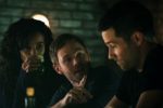 Killjoys S1x02 Dutch joins Johnny and Dav to have a drink at Pree's bar