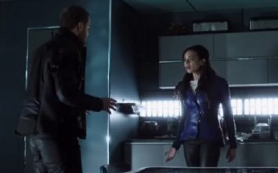 Killjoys S2x01 Johnny explains to Dutch how modified Clara works to defeat the shield