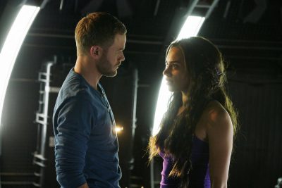 Killjoys S2x05 Aaron Ashmore as John, Hannah John-Kamen as Dutch 