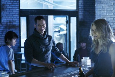 Killjoys S2x05 Luke Macfarlane as D'avin, Tori Anderson as Sabine