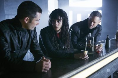 Killjoys S2x09 The Killjoys in Pree's bar