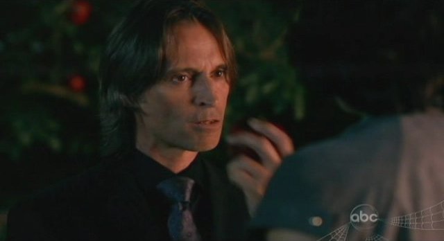 Once Upon A Time S1x02 - Mr Gold aka Robert Carlyle with Regina