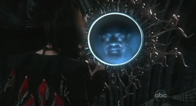 Once Upon A Time S1x02 - The Queen consults The Magic Mirror