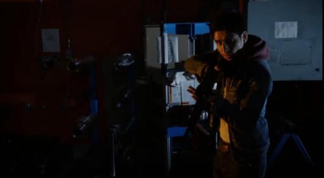 Primeval New World 01x05 Mac goes hunting