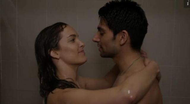 Primeval New World 01x05 Mac in the shower