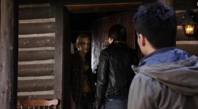 Primeval New World 01x07 At the cabin