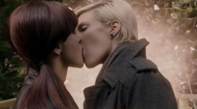 Primeval New World S1x07 Toby and Nat kiss
