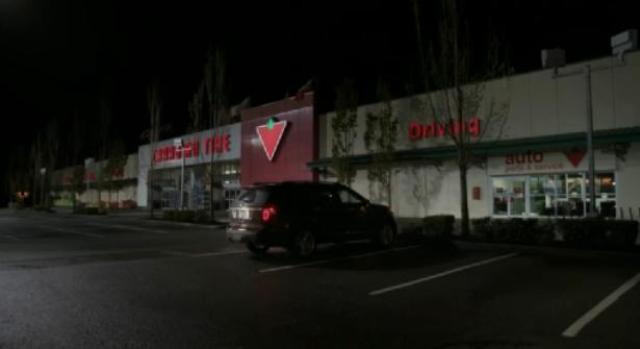 PrimevalNewWorld 01x06 At Canadian Tire