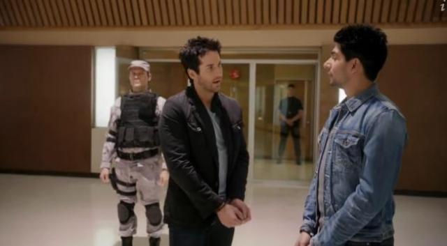 Primeval New World 01X11 Evan and Mac in handcuffs