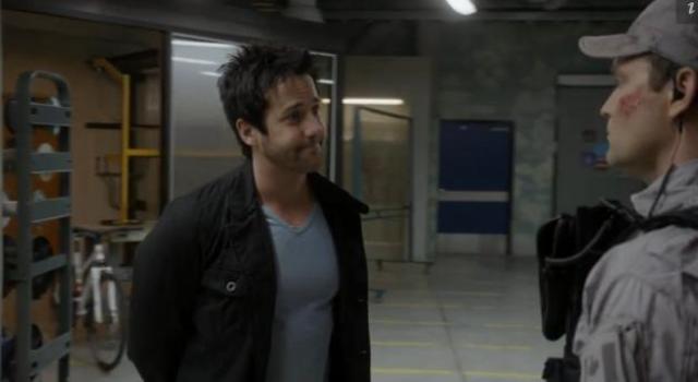 Primeval New World 01X11 Evan being invaded