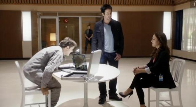 Primeval New World 01X11 Hall explains to Ange