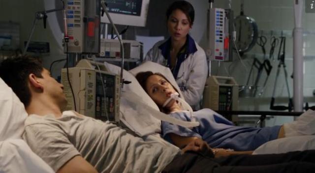 Primeval New World 01x12 Mac gives blood