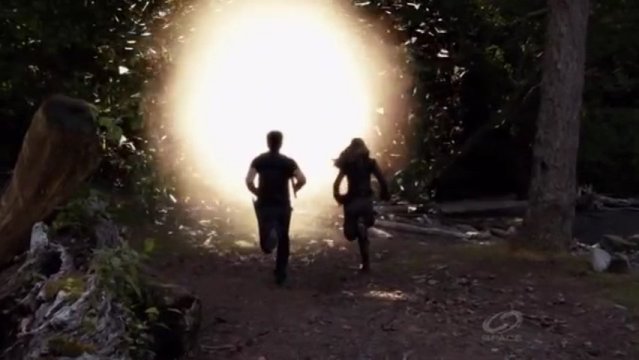 Primeval New World S1x13 - Evan and Dylan race3 back to their own portal but will they make it