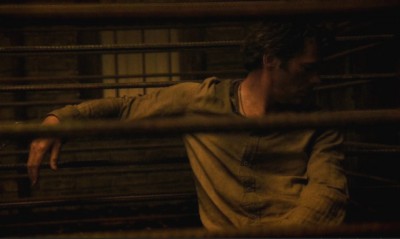 Revolution S2x02 - Miles is being held prisoner in a cage outside the Red Door