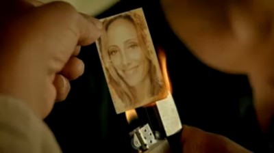 Revolution S2x03 - Tom Neville infiltrates US Secretary ranks and burns picture of his wife Julia as cover