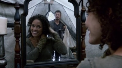 Revolution S2x06 - Monroe is with his pregnant girlfriend in their tent