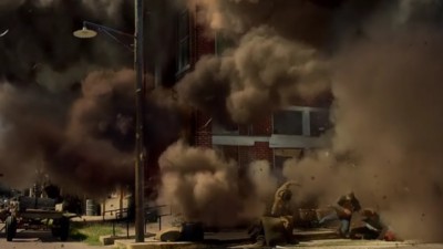 Revolution S2x07 - Aaron and Cynthia are caught in the blast of terrorist explosion