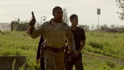 Revolution S2x07 - Tom and Jason Neville prepare for battle against the drug induced Patriot recruits