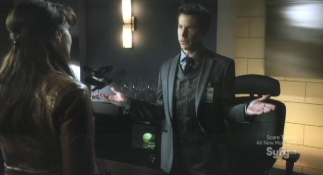 Sanctuary S4x05 - Magnus returns to the office