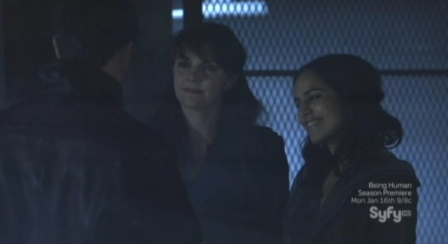 Sanctuary S4x13 - Magnus and Kate smirk at Bruno