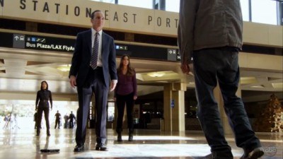 Agents of SHIELD S1x01 - Agent Coulson May and Skye talk Peterson down