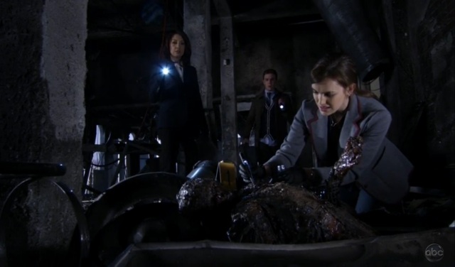 Agents of SHIELD S1x01 - Agents May, Fitz and Simmons inspect the blown up lab