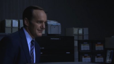 Agents of SHIELD S1x01 - Coulson tells Agent Melinda May its a really nice bus