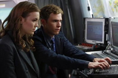 Agents of SHIELD S1x04 - Fitz and Simmons are asked to locate Melinda May