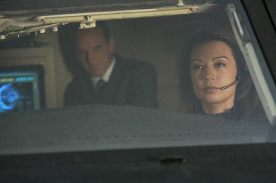 Agents of SHIELD S1x04 - Coulson and Agent may chat in the cockpit of the "Bus"