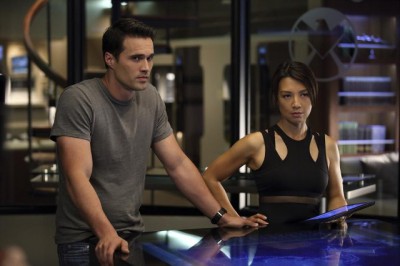 Agents of SHIELD S1x05 - Agent Ward and Agent Melinda May prepare for a rescue of Scorch!
