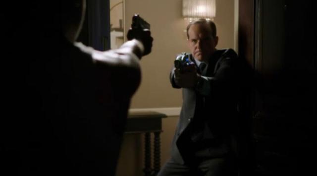 Agents of Shield01X04 Coulson shoots new gun