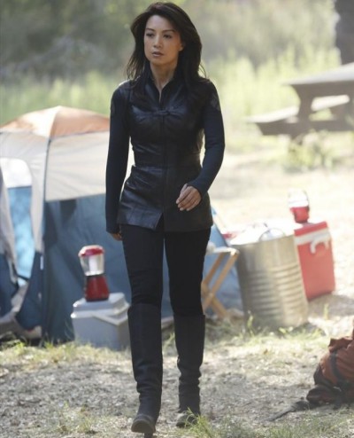 Agents of SHIELD S1x06 - "F.Z.Z.T." Agent Melinda May searches for clues at the encampment