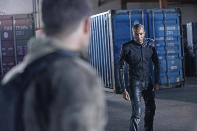 Agents of Shield S1x10 - Mike Peterson is outnumbered in the warehouse in Oakland trap set by Centipede