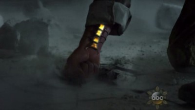 Agents of SHIELD S1x10 - The Centipede super soldier arm band