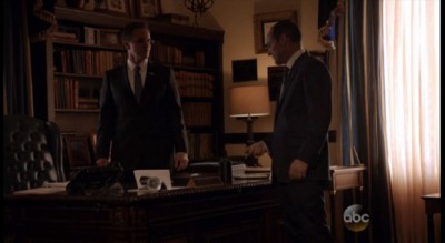 Agents of SHIELD S2x06 - Coulson visits the Senator to make a deal